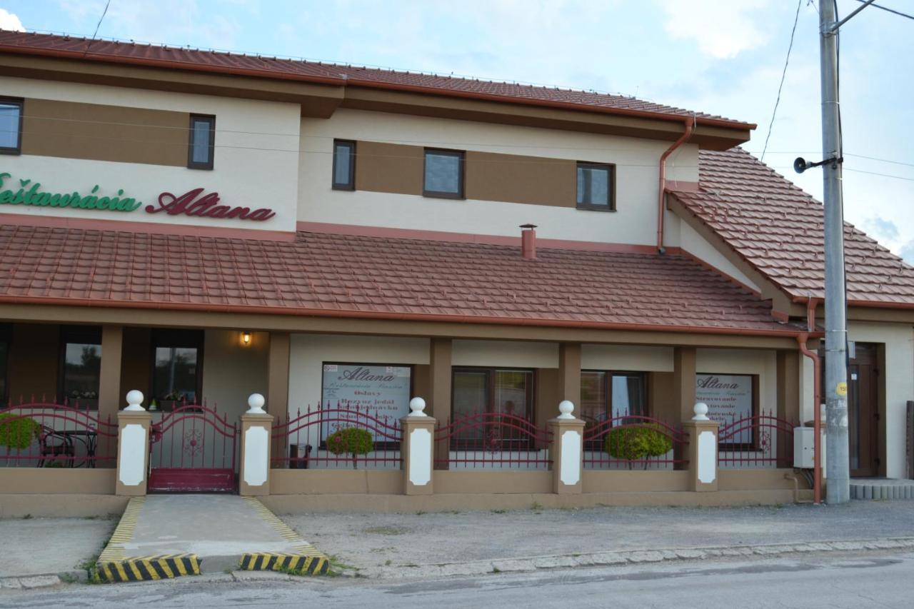 Restauracia-Penzion Altana Ludanice Exterior foto
