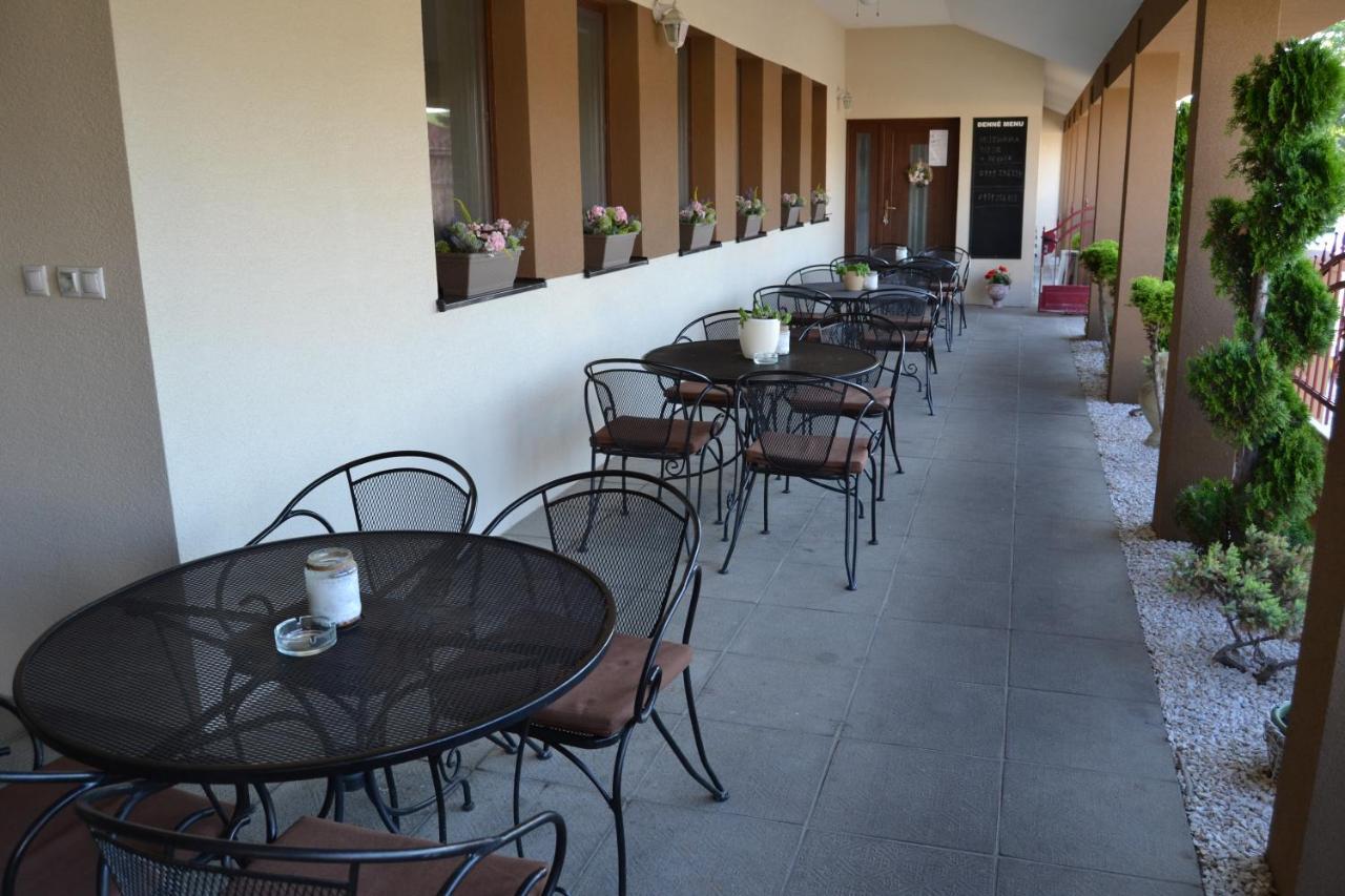 Restauracia-Penzion Altana Ludanice Exterior foto