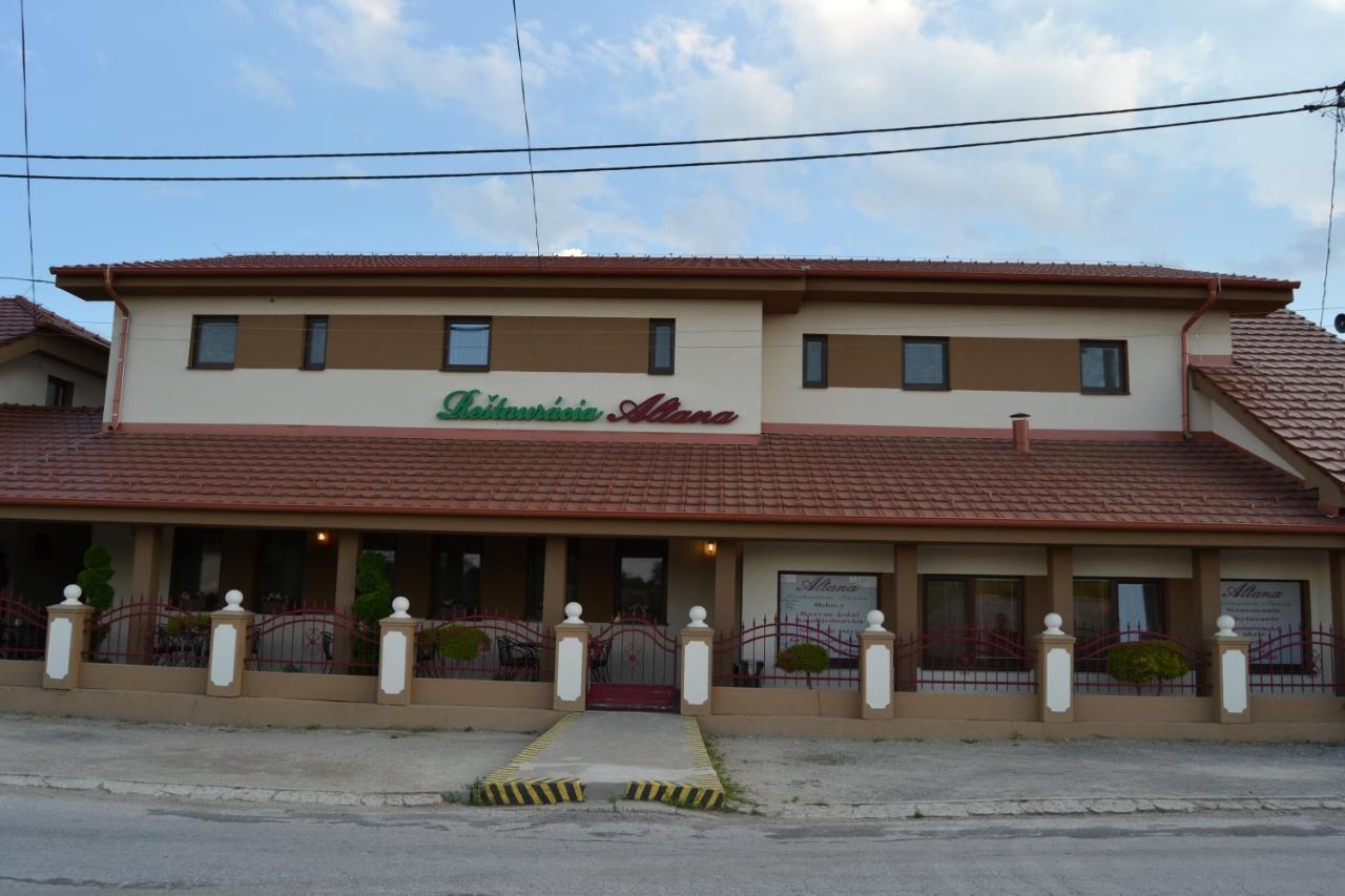 Restauracia-Penzion Altana Ludanice Exterior foto