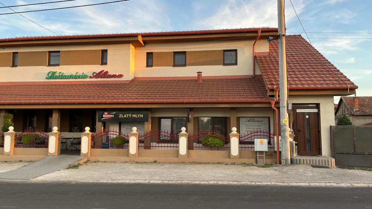 Restauracia-Penzion Altana Ludanice Exterior foto
