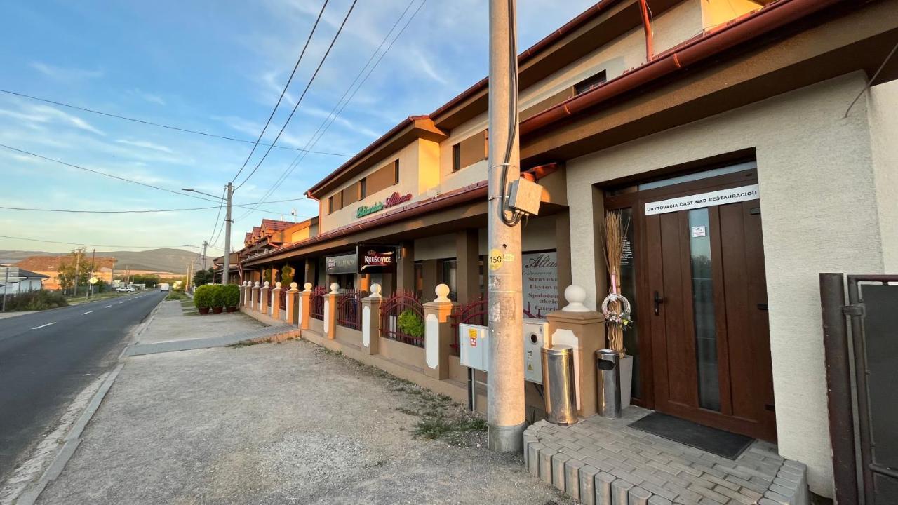 Restauracia-Penzion Altana Ludanice Exterior foto