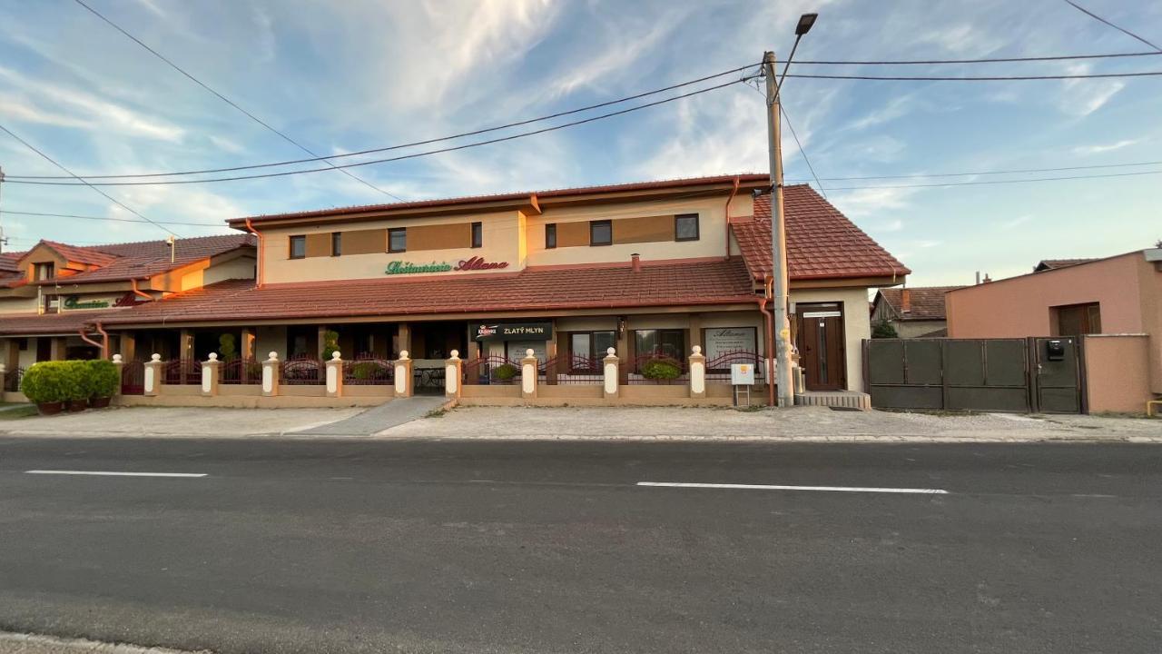 Restauracia-Penzion Altana Ludanice Exterior foto