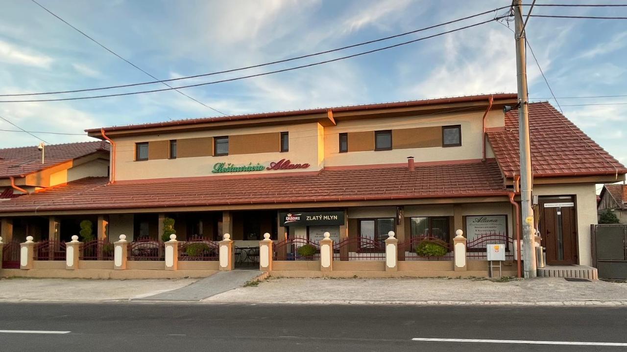 Restauracia-Penzion Altana Ludanice Exterior foto