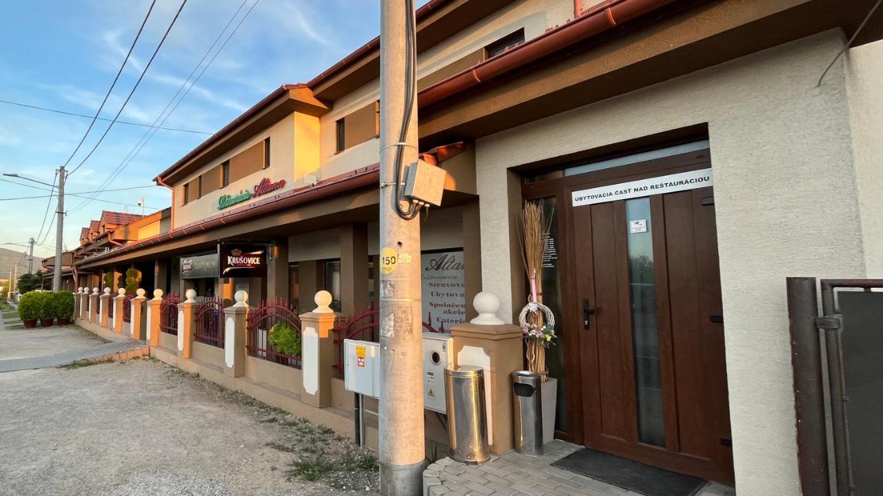 Restauracia-Penzion Altana Ludanice Exterior foto